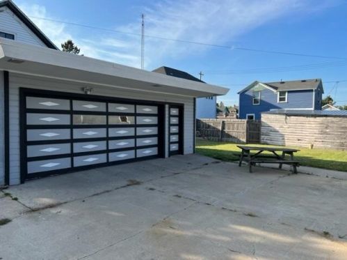 632 5 St, Manitowoc WI 54220-3935 exterior