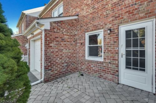 39 Wareham Ct, Scotch Plains NJ 07076-3132 exterior