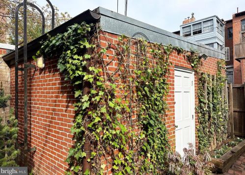 1611 Riggs Pl, Washington DC 20009-6418 exterior