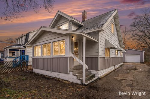 883 Emerson Ave, Meskegon, MI 49442-5162