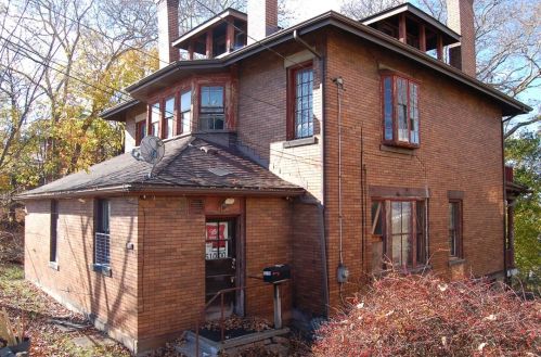 1129 Newcomer St, Pittsburgh, PA 15204-2235