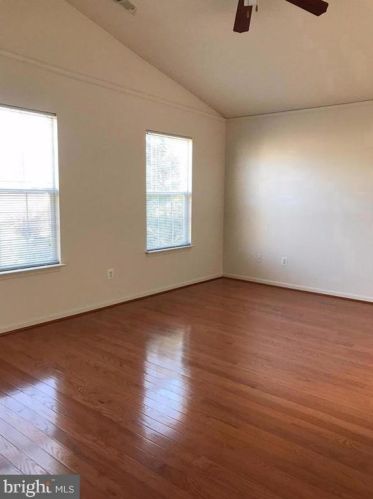 6629 Hunter Creek Ln, Alexandria VA  22315-6054 exterior