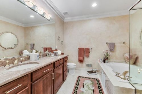 19 Caruso Pl, Armonk NY 10504-1366 exterior