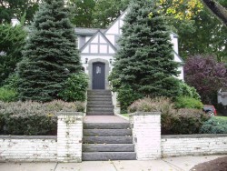 105 Gordon Rd, Newton, MA 02468-1226