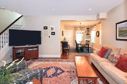 33 Tuscan St, Maplewood NJ  07040-2935 exterior