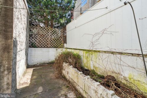 712 Carpenter St, Philadelphia PA 19146-3907 exterior