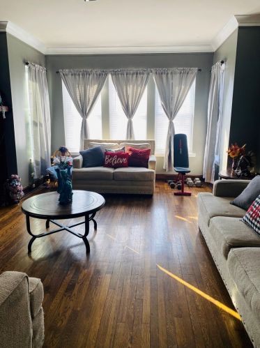 6407 Artesian Ave, Chicago, IL 60645-5301