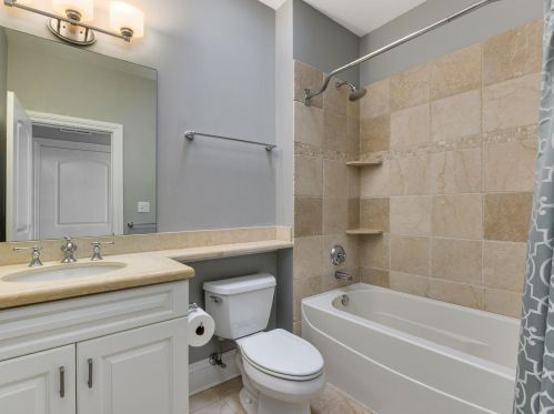 4147 Damen Ave, Chicago IL 60618-3045 exterior