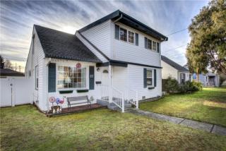 627 49 St, Seattle WA  98103-6630 exterior