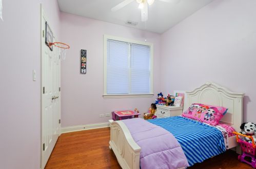 6134 Mozart St, Chicago IL 60659-2893 exterior