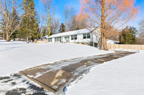 284 Pelican Rd, Middletown NJ 07748-3040 exterior