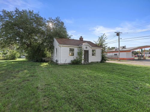 4820 52nd St, Milwaukee, WI 53218-4306