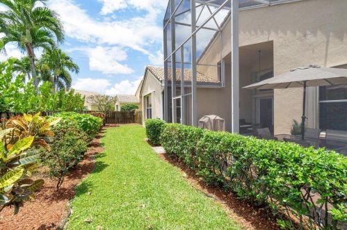 9137 Cove Point Cir, Boynton Beach FL 33472-2763 exterior
