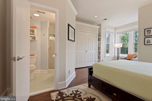 212 E St, Washington DC  20002-4923 exterior