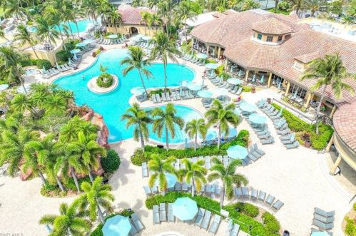 8935 Shenendoah Cir, Naples FL 34113-1661 exterior