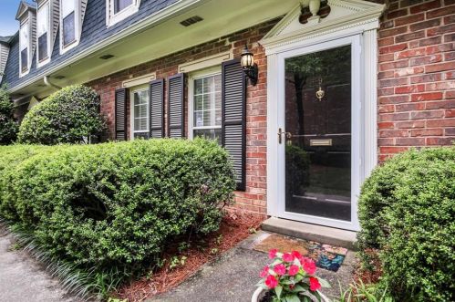 9 Iron Bound Pl, Atlanta, GA 30318-1424