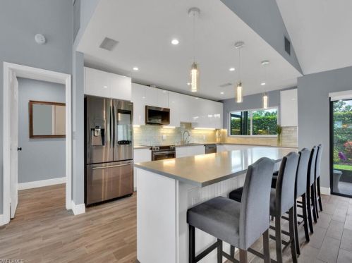 762 Reef Pt Cir, Naples FL 34108-8776 exterior