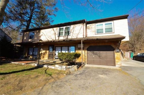 954 Elm St, Woonsocket, RI 02895-3741