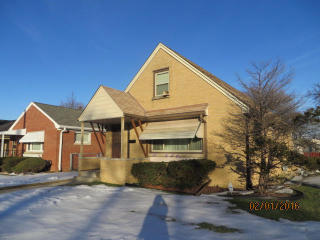 4902 68th St, Milwaukee, WI 53220-4512