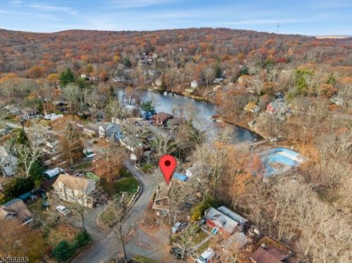 10 Poplar Grove Ter, West Milford Lakes NJ  07480-4006 exterior