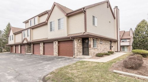 2077 102nd St, Milwaukee, WI 53227-1382