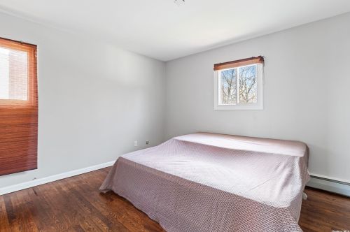 34 Guilford Park Dr, Babylon NY 11704-7928 exterior