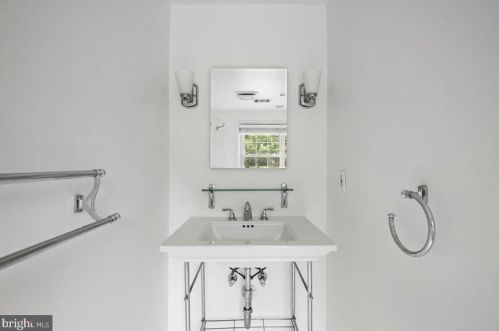 1111 Fallsmead Way, Rockville MD 20854-5549 exterior