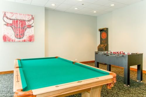 420 Waterside Dr, Chicago IL  60601-4700 exterior