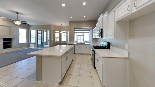 124 Briarwood Ter, Phoenix, AZ 85045-0704