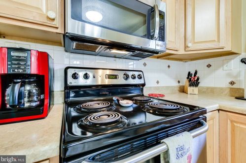 8001 Kidd St, Alexandria VA 22309-1131 exterior