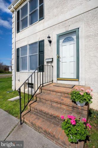 136 8th St, New Castle, DE 19720-5030