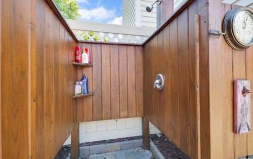 94 Caramel Rd, Commack NY 11725-1000 exterior