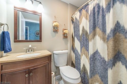 103 Woodcrest Dr, Morristown NJ 07960-4540 exterior