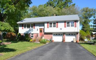 389 Edwards Rd, Parsippany, NJ 07054-2208