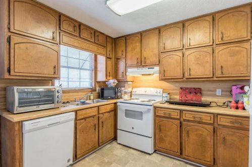 4376 Housworth Dr, Lithonia GA  30038-4632 exterior