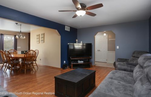 305 Brick Ave, Berkeley Township NJ 08721-3207 exterior