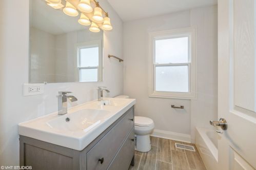 2028 15 Ave, Broadview IL 60153-1204 exterior