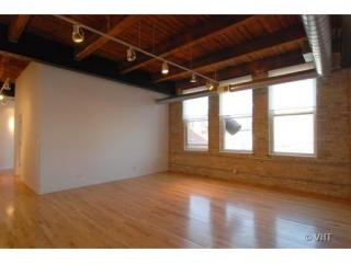 2014 Wabansia Ave, Chicago IL  60647-5502 exterior