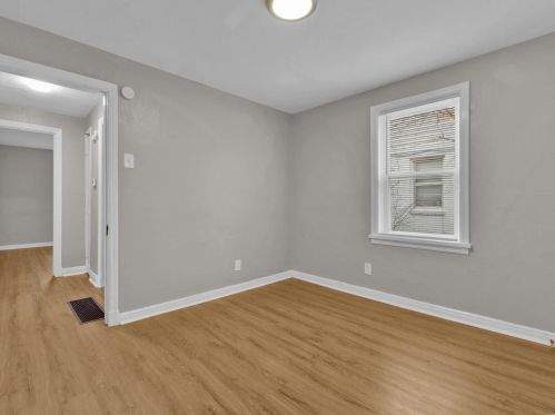 1701 Korando Ave, Saint Louis MO 63114-2425 exterior