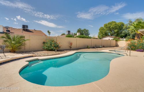 7590 Ln Cienega Dr, Tucson AZ 85712-1423 exterior