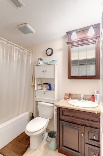 46 Honeysuckle Rd, Worcester MA 01607-1823 exterior