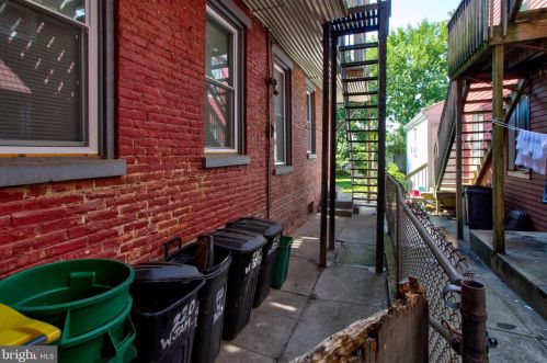 220 James St, Lancaster PA 17603-2810 exterior