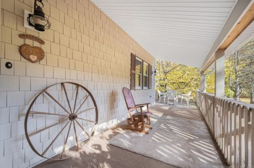 325 Scott Swamp Rd, Farmington CT 06032-3415 exterior