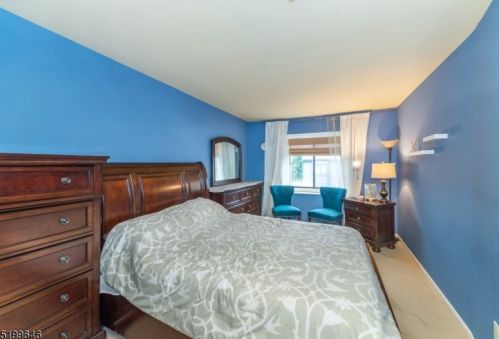 24 Trafalgar Ct, Hackettstown NJ 07840-4241 exterior