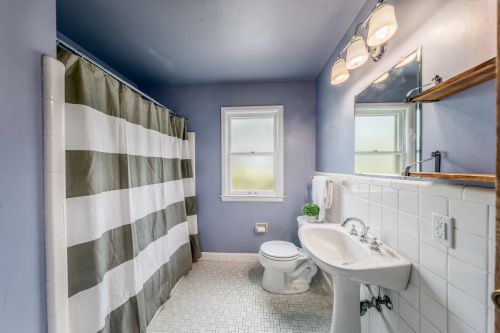 8127 Wright St, Milwaukee WI 53206-3139 exterior