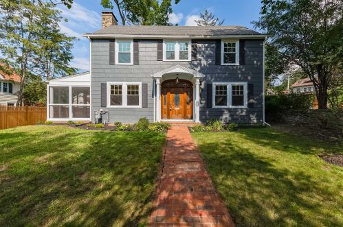 17 Barnard Ave, Poughkeepsie, NY 12601-4927