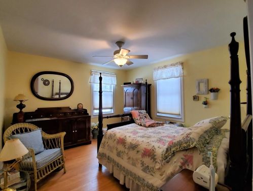 3031 Jarlath St, Chicago IL 60645-1127 exterior