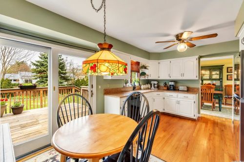 11 Maria Ct, Huntington Station NY 11746-2718 exterior