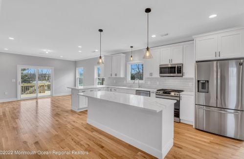 16 John St, Old Bridge NJ 08857-1705 exterior