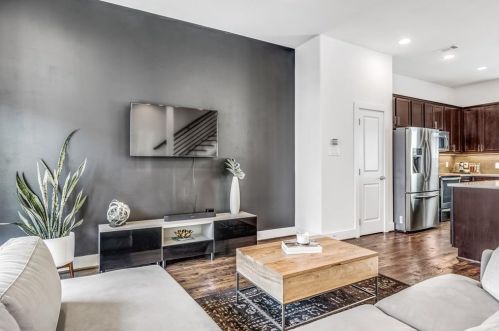 5807 Bryan Pkwy, Dallas TX  75206-8111 exterior